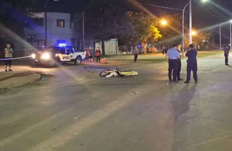 Un motociclista murió tras chocar con un auto en Villa Bustos