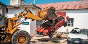 Casi 200 motos y 500 automóviles son compactados para ser parte de la Economía Circular