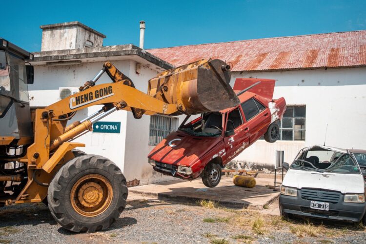 Casi 200 motos y 500 automóviles son compactados para ser parte de la Economía Circular
