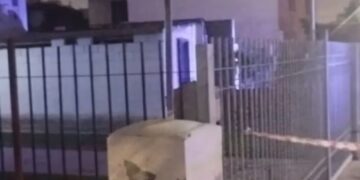 Un niño de 13 años intentó buscar su pelota del jardín de un vecino y sufrió una descarga eléctrica