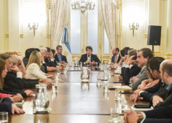 Reunión técnica de Posse con legisladores para ordenar los bloques