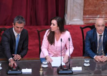 Villarruel abrió la Asamblea Legislativa a la espera de la llegada del Presidente
