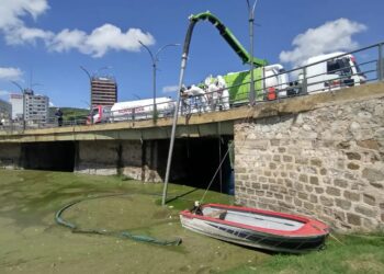 Acusan a Avilés de entorpecer la limpieza del lago San Roque