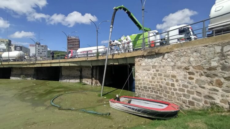 Acusan a Avilés de entorpecer la limpieza del lago San Roque