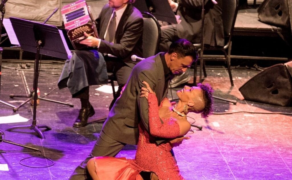 Homenaje artístico a un maestro del tango argentino