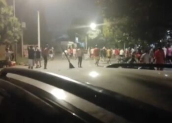 Dos menores heridos tras un enfrentamiento a tiros entre barras de Instituto