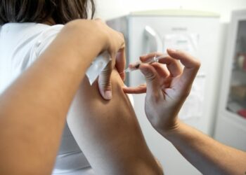 Embarazadas ya se pueden vacunar contra el virus Sincicial Respiratorio en Córdoba