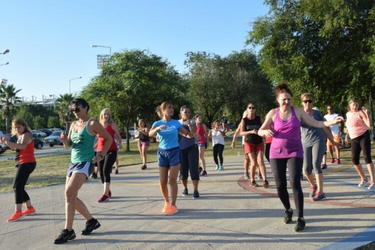 Comienzan las clases de gimnasia aeróbica gratuitas en el Parque del Kempes: días y horarios
