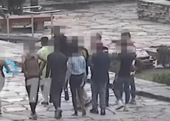 Robo piraña a la salida de un boliche en Córdoba: once delincuentes asaltaron a dos jóvenes