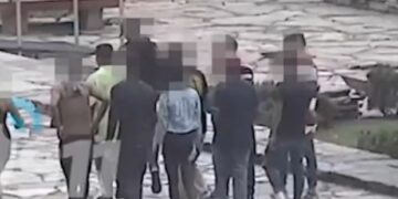 Robo piraña a la salida de un boliche en Córdoba: once delincuentes asaltaron a dos jóvenes