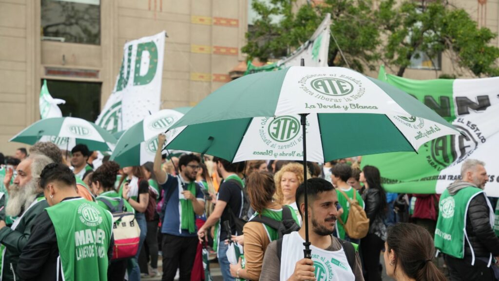 ATE analiza "ocupaciones pacíficas" de ministerios ante la posibilidad de despidos masivos