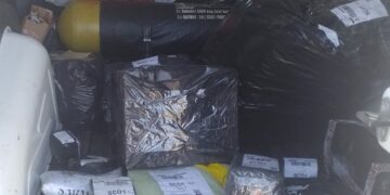 Un repartidor de Mercado Libre se bajó a hacer una entrega y cuatro delincuentes le robaron la camioneta