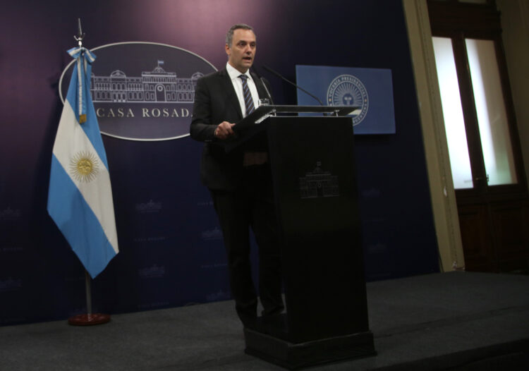 NOTICIAS ARGENTINAS BAIRES, 
MARZO 4: Periodistas repudian en 
Casa de Gobierno el cierra de la 
agencia Telam, a intancias de la 
conferencia de prensa del vocero 
Manuel Adorni.  FOTO NA: DANIEL 
VIDES