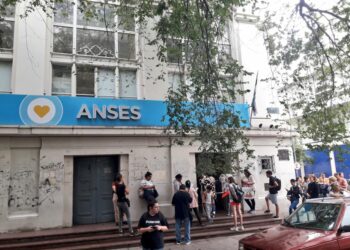 Milei anticipó el despido de 70.000 trabajadores públicos y defendió el ajuste del Estado