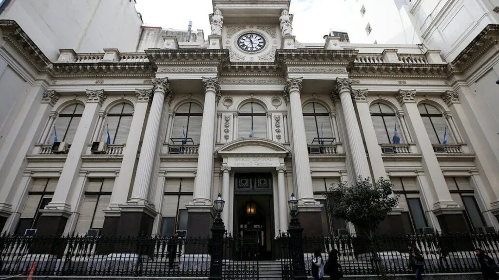 Los bancos siguen recortando los rendimientos de los plazos fijos