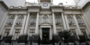 Los bancos siguen recortando los rendimientos de los plazos fijos