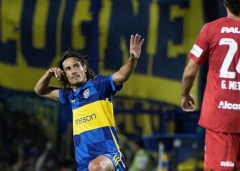 Con tres goles de Cavani, Boca le ganó a Belgrano