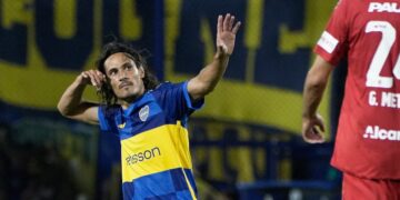 Con tres goles de Cavani, Boca le ganó a Belgrano