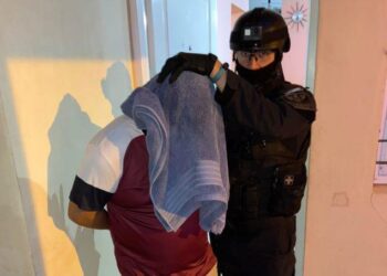 Detuvieron a un policía de Córdoba por venta de cocaína