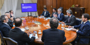 Con la mira en el fin de las promociones, Caputo se reunió con supermercadistas