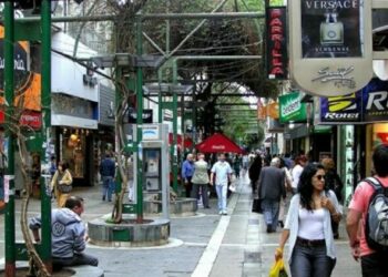 Cómo funcionarán los comercios de Córdoba durante el fin de semana extra largo