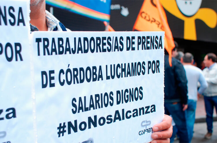 Paro y protesta de periodistas por una suba salarial