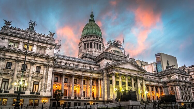 Diputados y senadores formalizaron la marcha atrás del aumento de diestas