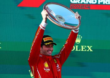 Verstappen se quedó y Sainz arremetió en Australia