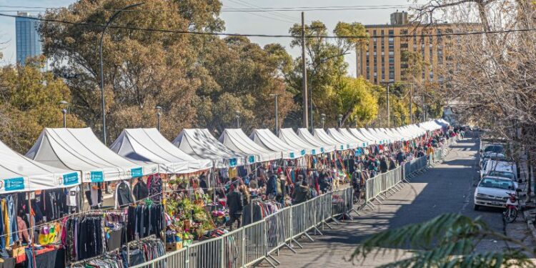 Las 67 ferias de la ciudad con gastronomía, artesanías y actividades para visitar este finde largo