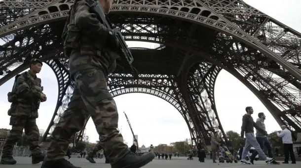 Francia eleva al máximo el nivel de alerta terrorista tras la matanza en Moscú