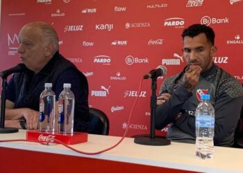 Crece la polémica entre Tevez, el arbitraje y Toviggino