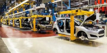 La producción automotriz cayó 19% en febrero por la recesión