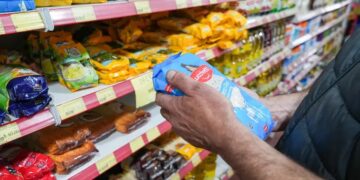 La inflación subió al 13,2% en febrero, mientras 7 de cada 10 niños viven en la pobreza en el país