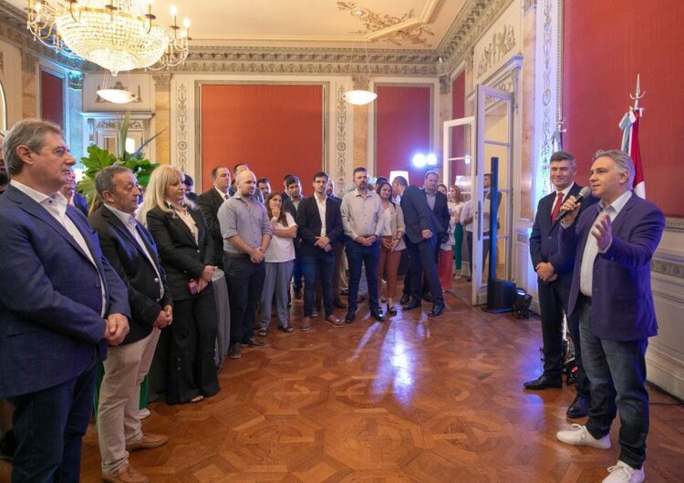 Llaryora: “Defender el federalismo es esencial”