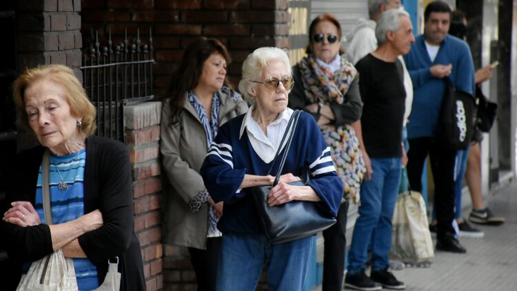 Ordenan compensar a las jubilaciones sin bono