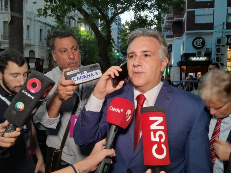 Llaryora demandó que el pacto incluya al sector de la producción