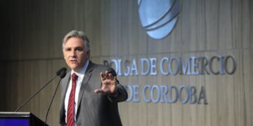 Llaryora exhortó al diálogo urgente para enfrentar la crisis