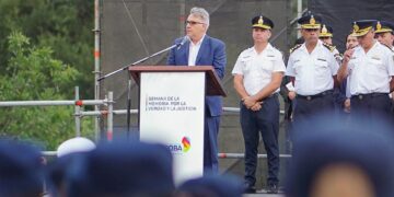 Llaryora destacó la necesidad de formar a la Policía en DD.HH.