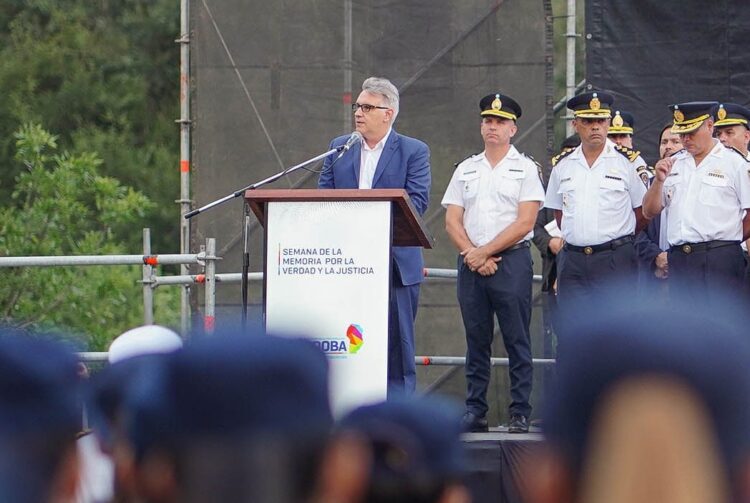 Llaryora participó de la entrega de certificados de la diplomatura en DDHH.