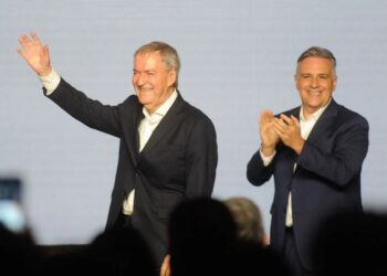 Llaryora y Schiaretti se distancian otra vez del PJ nacional