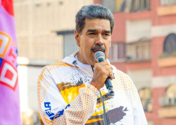 Milei refugió a seis opositores en la embajada de Caracas y reclamó cesar el «hostigamiento»