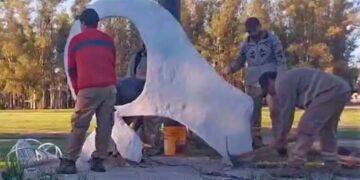 Removieron un monumento a las Madres de Plaza de Mayo