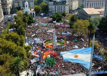 Contundente renovación del grito de «Nunca Más» en las calles de Argentina