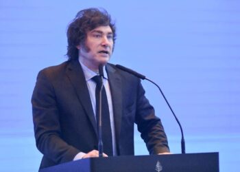 El oficialismo acelerará el debate de la ley ómnibus tras Semana Santa, con reforma laboral incluida