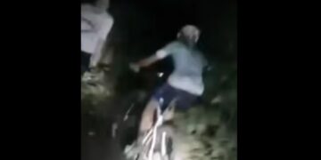 Paranormal: dos ciclistas se cruzaron a una aterradora figura mientras bajaban un cerro en medio de la noche