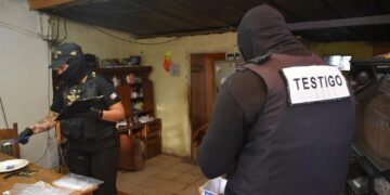 Tres sujetos fueron detenidos luego de varios allanamientos