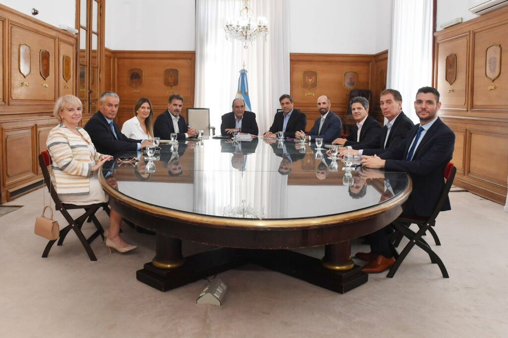 El Gobierno recibió a diputados de Pro y la UCR para negociar la ley Bases “bis”