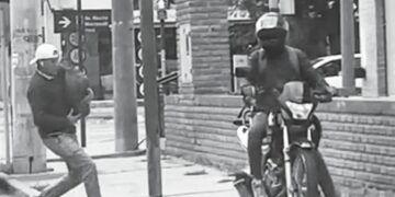 Motochorros le robaron una mochila con 9.000.000 de pesos