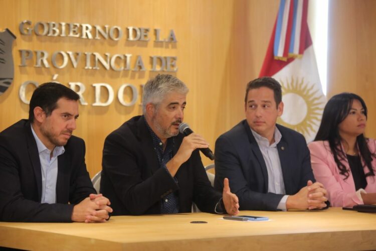 El Ministro de Salud Ricardo Pieckenstainer informó un fondo especial.