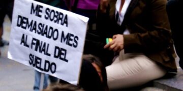 El salario promedio en blanco quedó por debajo de la línea de pobreza